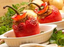 Gefüllte Paprika mit Paradeisersauce - Grundrezept Gefüllte Paprika mit Paradeisersauce - Grundrezept