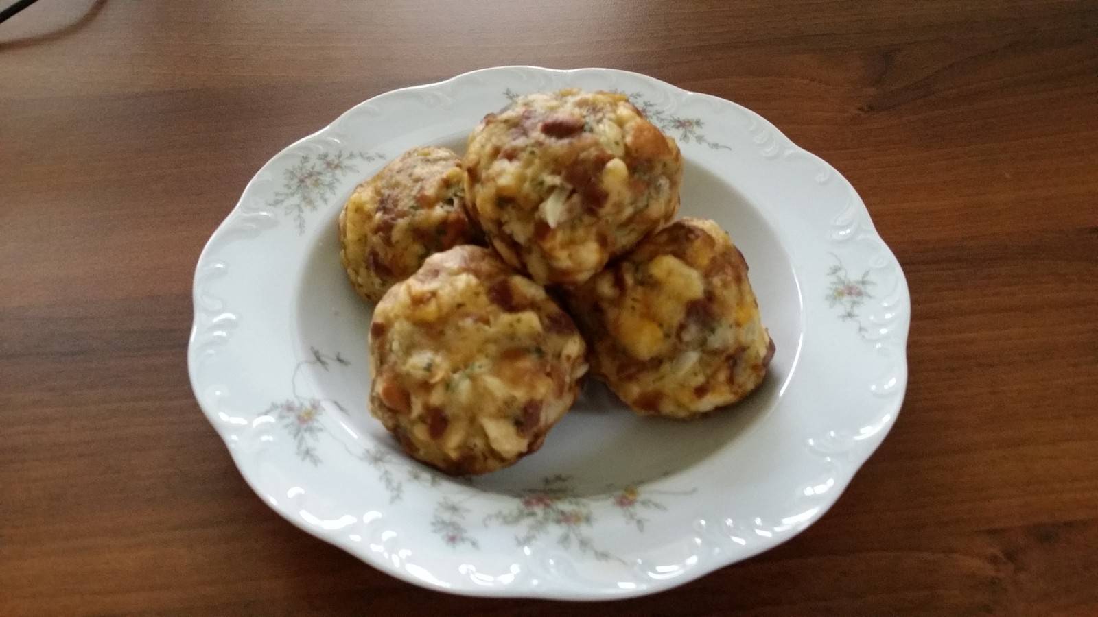 Laugenknödel im Tupperware Dampfgarer