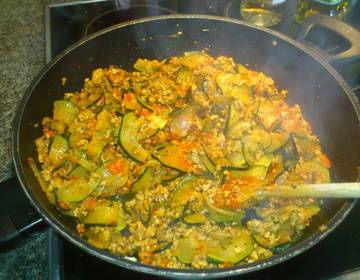 Zucchini-Eintopf mit Faschiertem Zucchini-Eintopf mit Faschiertem