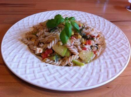 Zucchini-Gemüse-Pfanne mit Nudeln