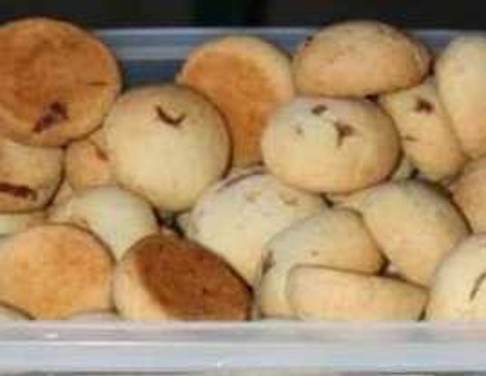 Gefüllte Schoko-Nougat-Mürbteig Taler Gefüllte Schoko-Nougat-Mürbteig Taler