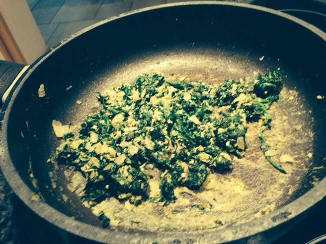 Knoblauch-Spinat-Eierspeise Knoblauch-Spinat-Eierspeise