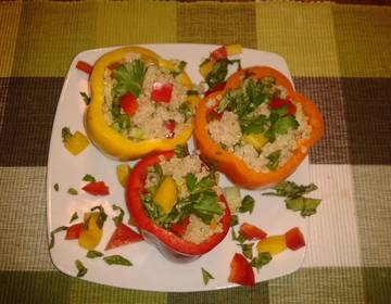 Gefüllte Paprika mit Quinoa Gefüllte Paprika mit Quinoa
