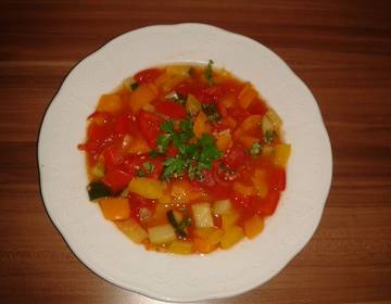 Bunte Sommergemüse-Suppe Bunte Sommergemüse-Suppe