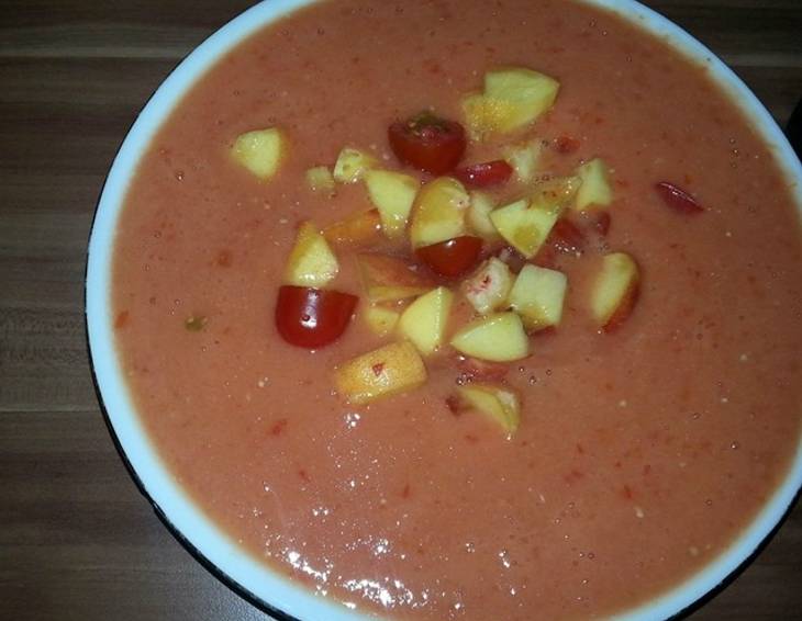 Pfirsich-Tomaten-Gazpacho Pfirsich-Tomaten-Gazpacho