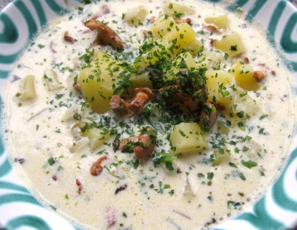 Kartoffelsuppe mit Eierschwammerl Kartoffelsuppe mit Eierschwammerl