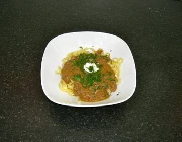 Tagliatelle mit Kalbfleisch-Leberragout in Steinpilzsoße