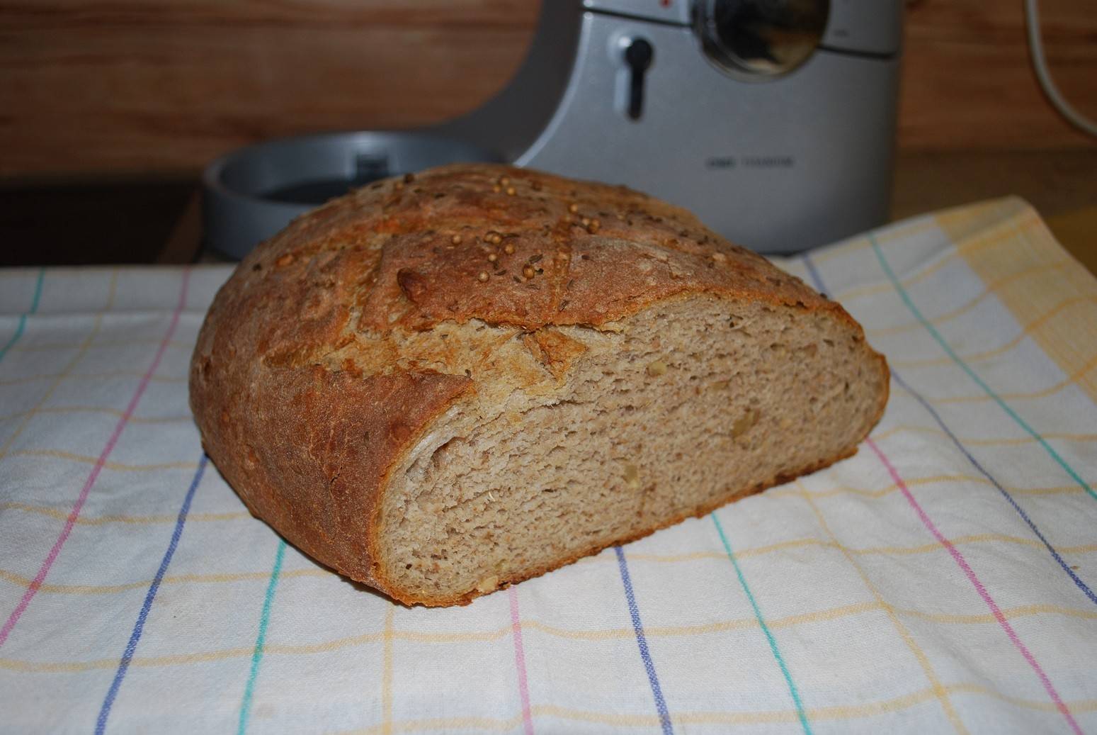 Roggen-Buttermilch-Nuss-Brot