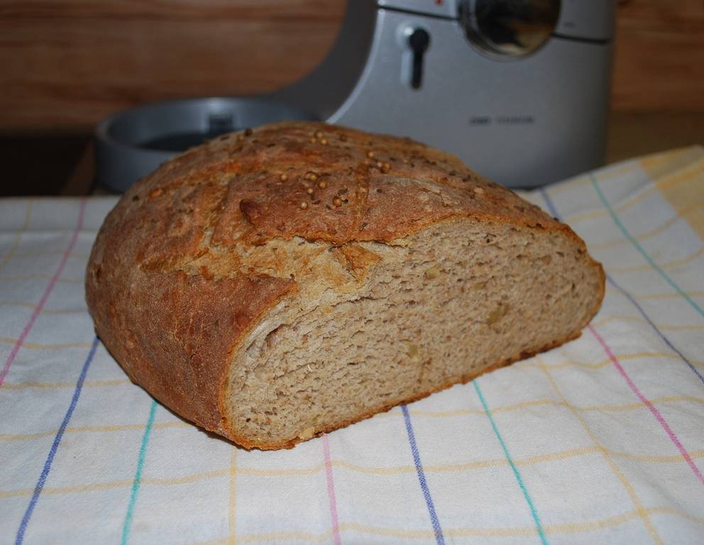 Roggen-Buttermilch-Nuss-Brot Rezept - ichkoche.at