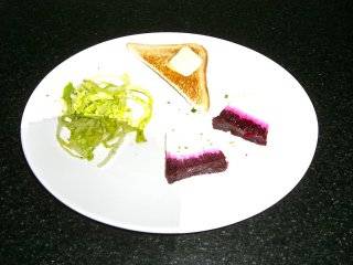 Rote Rüben-Meerrettich-Obers-Terrine