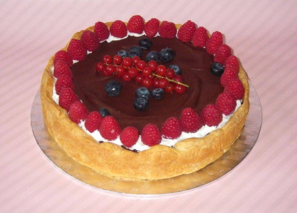 Nutella-Schoko-Torte mit Sommerbeeren