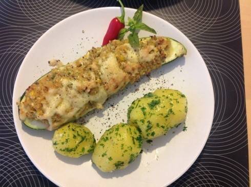 Gefüllte Zucchini