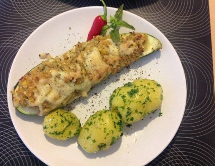 Gefüllte Zucchini