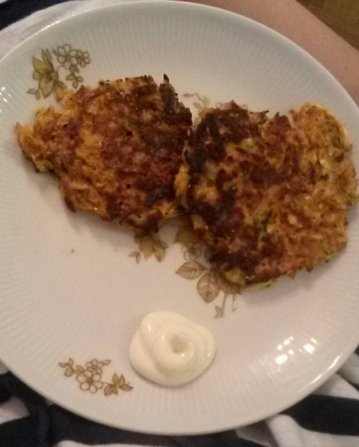 Zucchini-Karotten-Puffer Rezept - ichkoche.ch Zucchini-Karotten-Puffer Rezept - ichkoche.ch