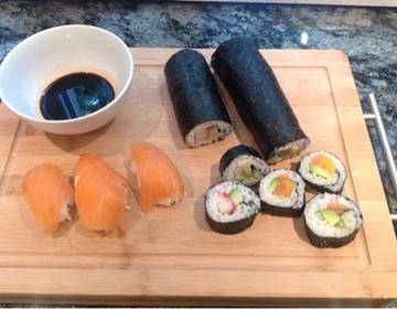Maki und Nigiri-Sushi Maki und Nigiri-Sushi