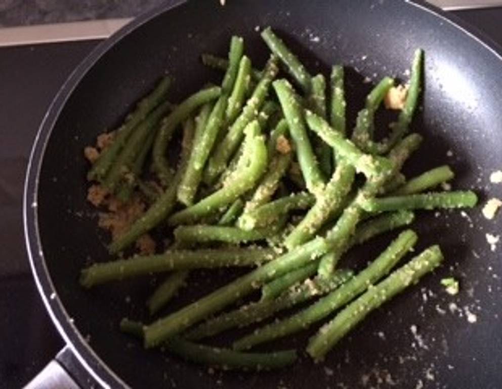 Fisolen mit Bröseln auf Wiener Art Fisolen mit Bröseln auf Wiener Art