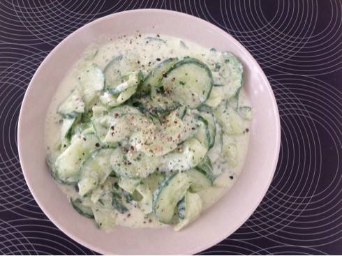 Kräuter-Gurkensalat