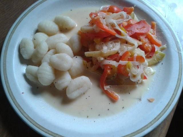 Paprikagemüse mit Gnocchi Rezept - ichkoche.de Paprikagemüse mit Gnocchi Rezept - ichkoche.de