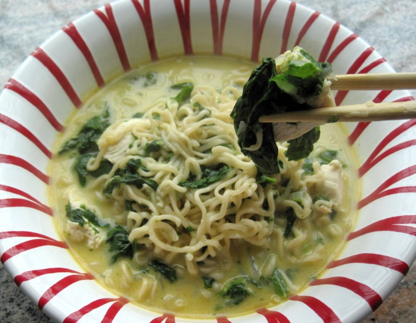 Hühnersuppentopf mit Nudeln Rezept - ichkoche.at Hühnersuppentopf mit Nudeln Rezept - ichkoche.at