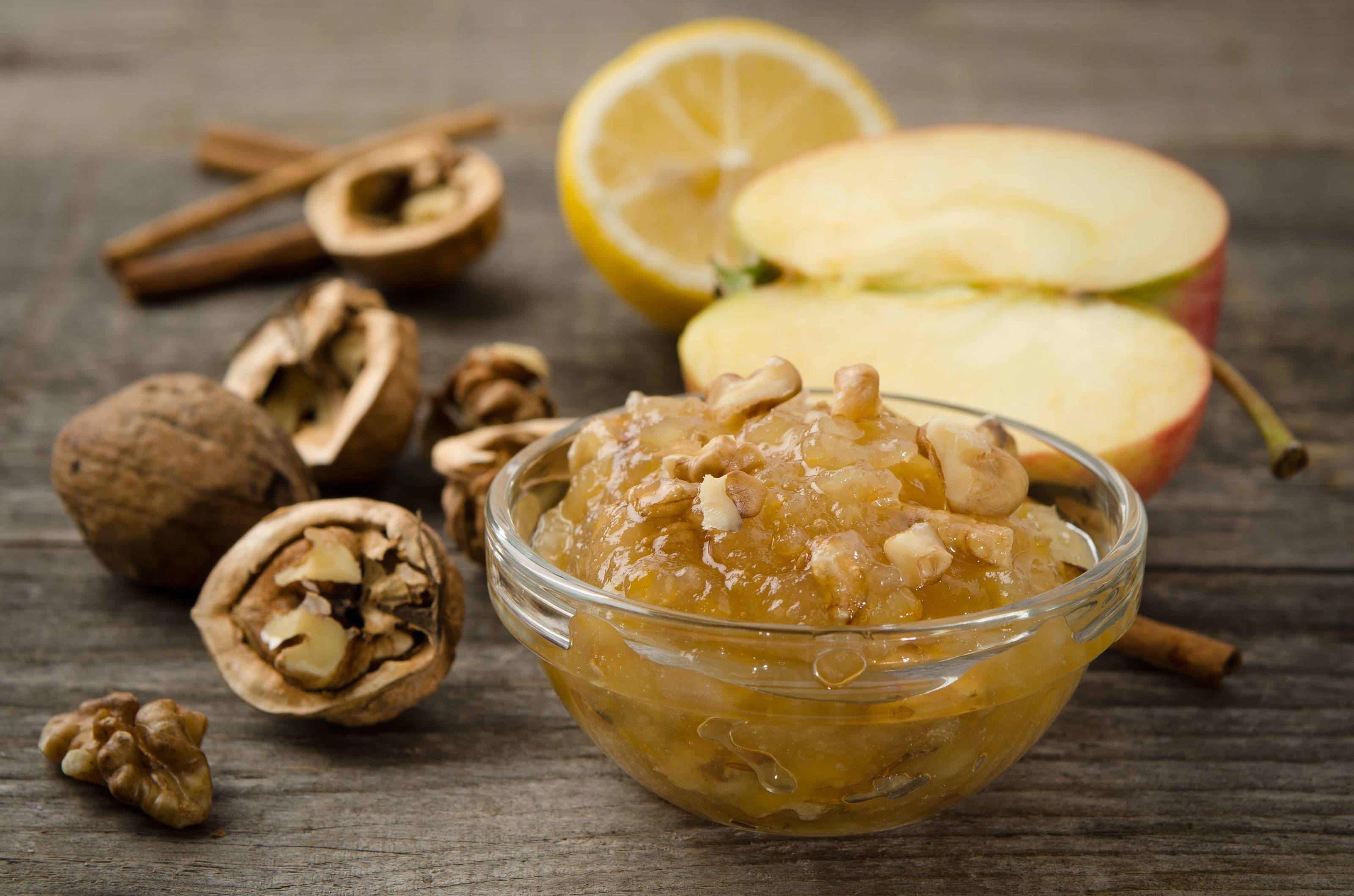 Bratapfelmarmelade mit Zimt und Nüssen 