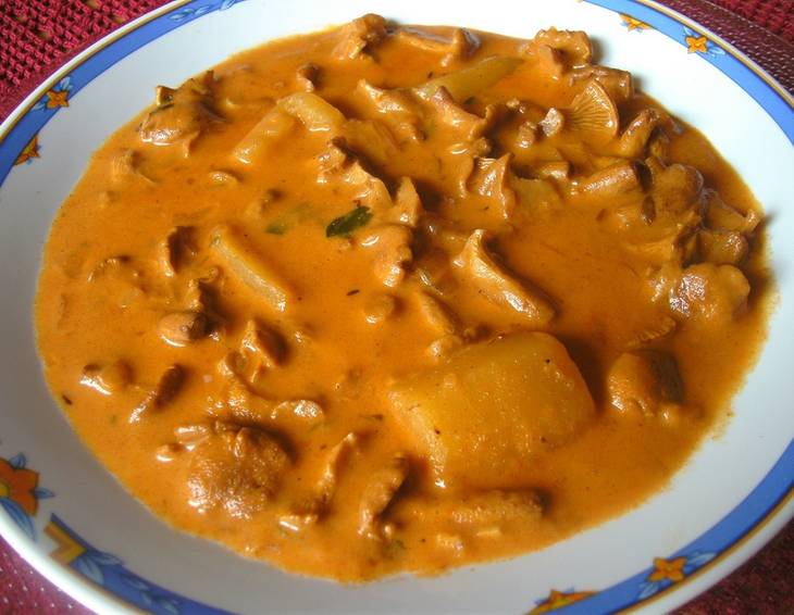 Eierschwammerlgulasch Eierschwammerlgulasch