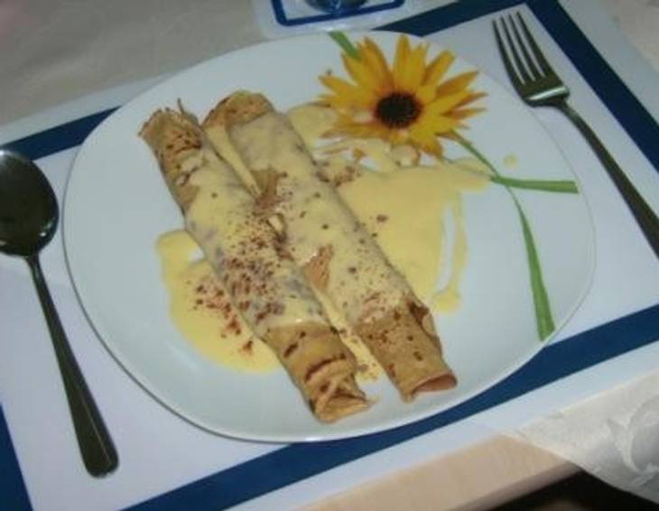 Vollkorn-Palatschinken mit Vanillesauce Vollkorn-Palatschinken mit Vanillesauce