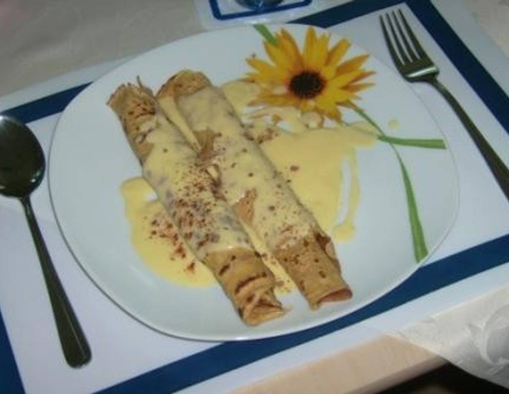 Vollkorn-Palatschinken mit Vanillesauce Vollkorn-Palatschinken mit Vanillesauce