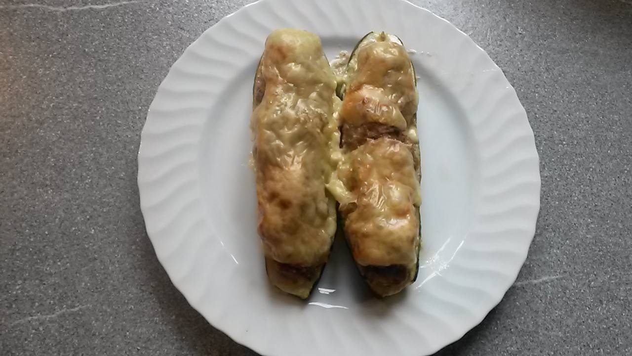 Gefüllte Zucchini