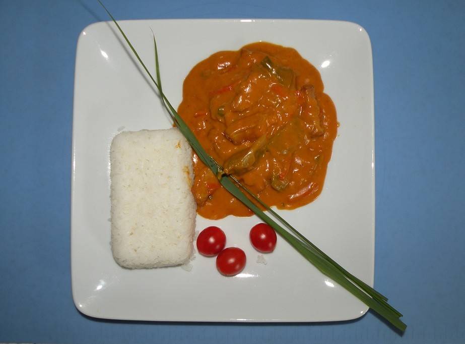 Grünes Hühner-Gemüse-Curry