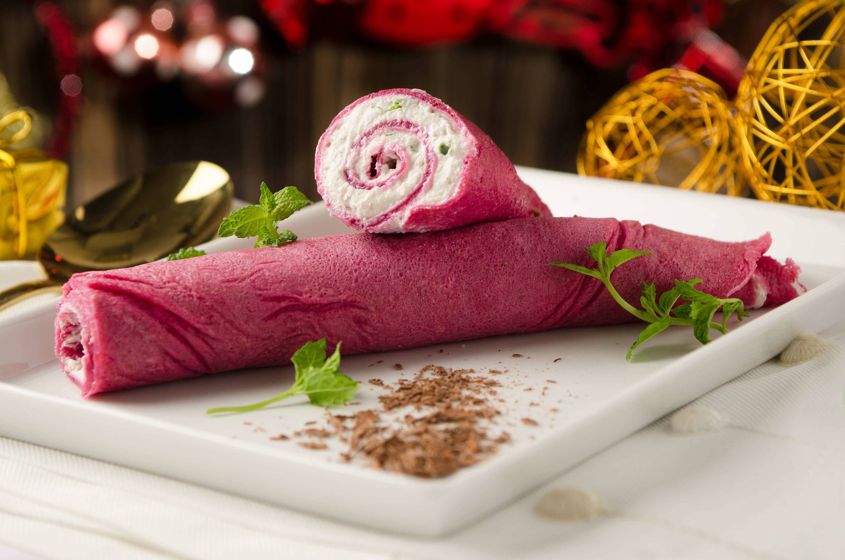 Rote-Rüben-Palatschinken mit Topfen und Minze Rezept