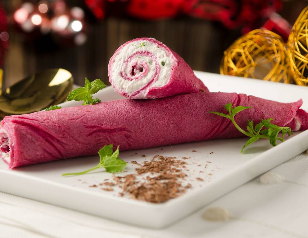 Rote-Rüben-Palatschinken mit Topfen und Minze Rote-Rüben-Palatschinken mit Topfen und Minze