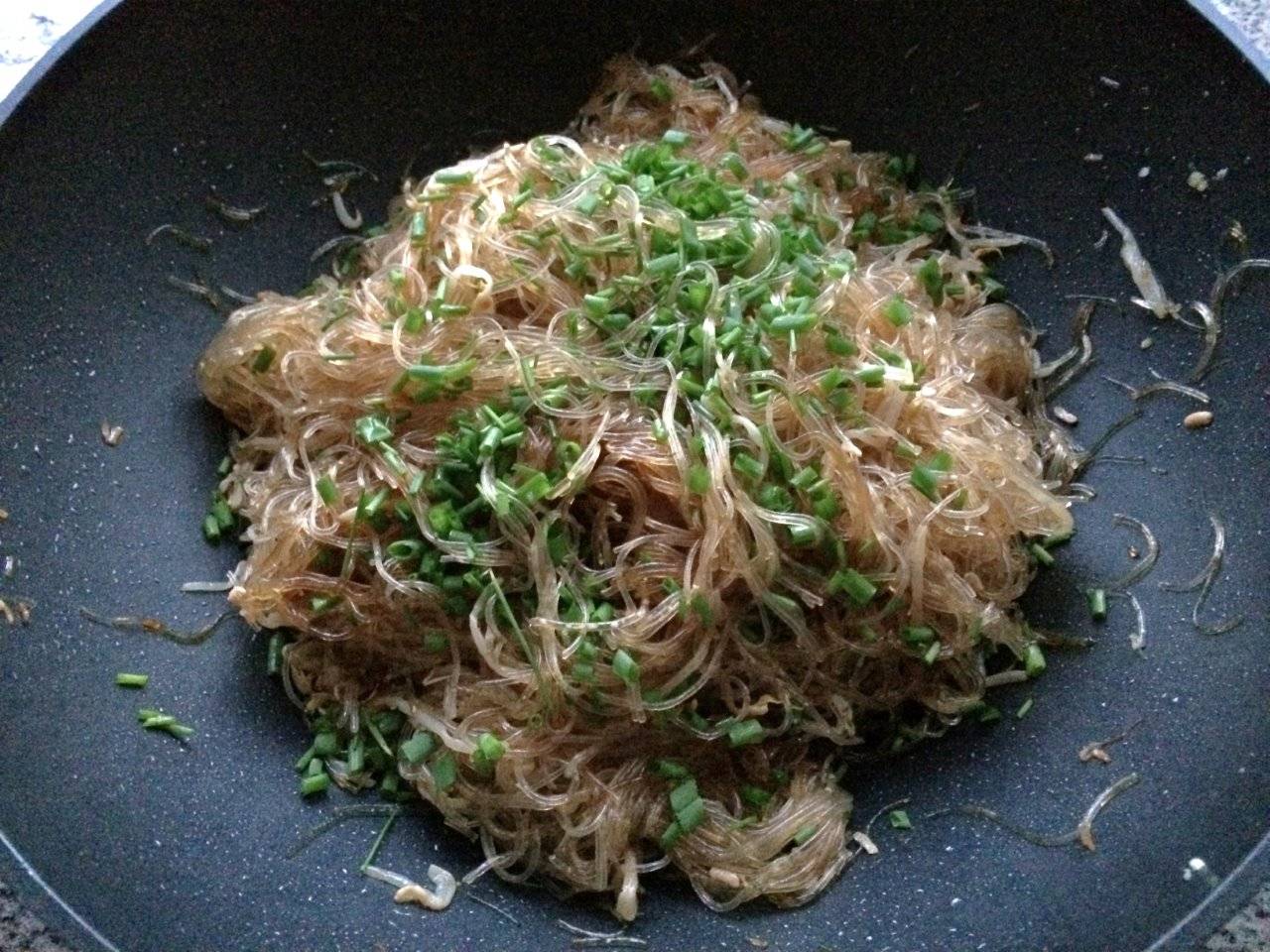 Gebratene Sojasprossen mit Glasnudeln Rezept - ichkoche.ch Gebratene Sojasprossen mit Glasnudeln Rezept - ichkoche.ch