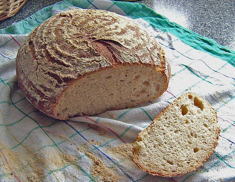 Heller Wecken (einfaches Sauerteigbrot) Heller Wecken (einfaches Sauerteigbrot)