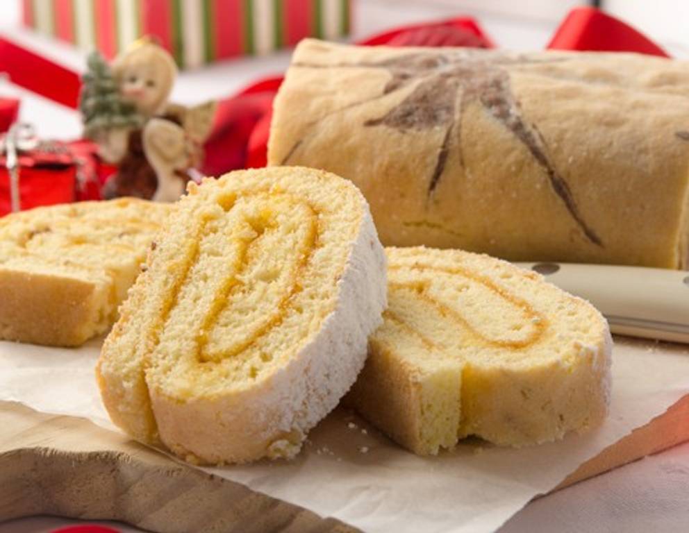 Weihnachtliche Biskuitroulade Weihnachtliche Biskuitroulade