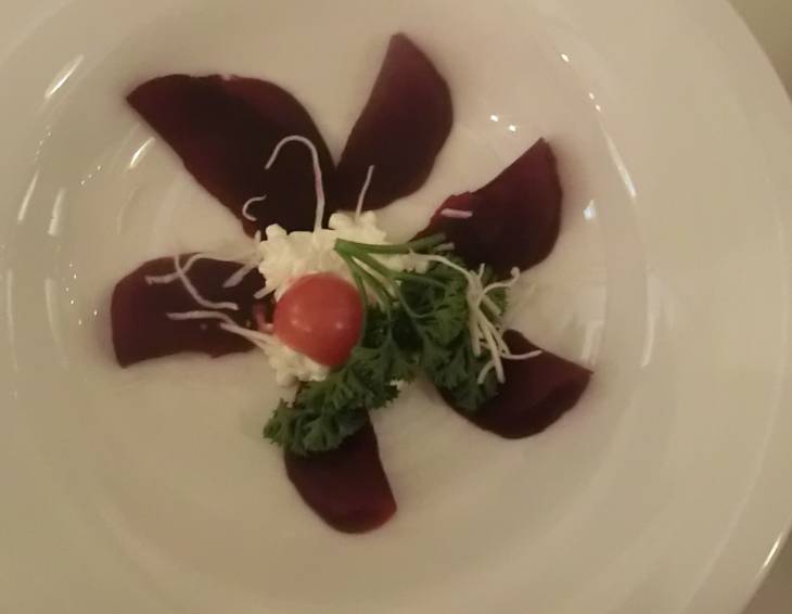 Rote-Rüben-Carpaccio mit Frischkäse