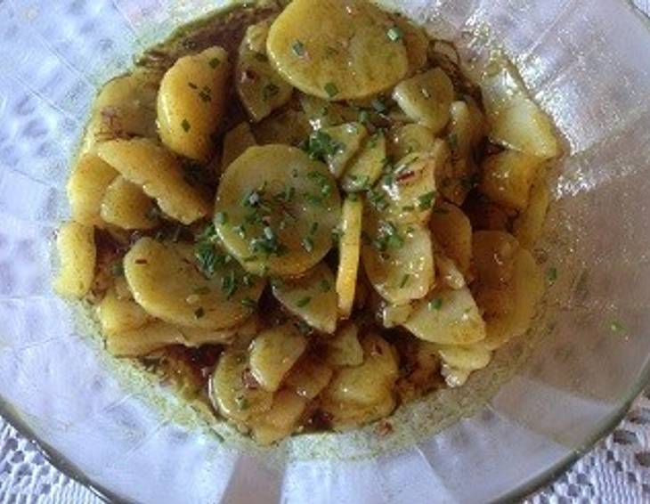Erdäpfelsalat mit Kernöl Erdäpfelsalat mit Kernöl