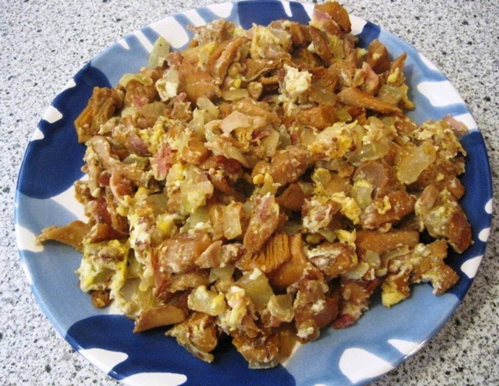 Eierschwammerl mit Speck und Ei Eierschwammerl mit Speck und Ei