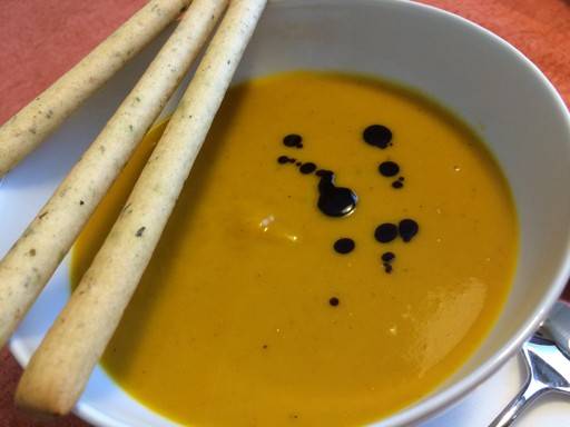 Wärmende Kürbissuppe Rezept - ichkoche.de Wärmende Kürbissuppe Rezept - ichkoche.de