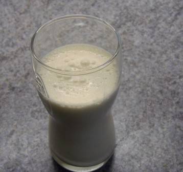 Bananenmilch mit Honig Rezept - ichkoche.ch Bananenmilch mit Honig Rezept - ichkoche.ch