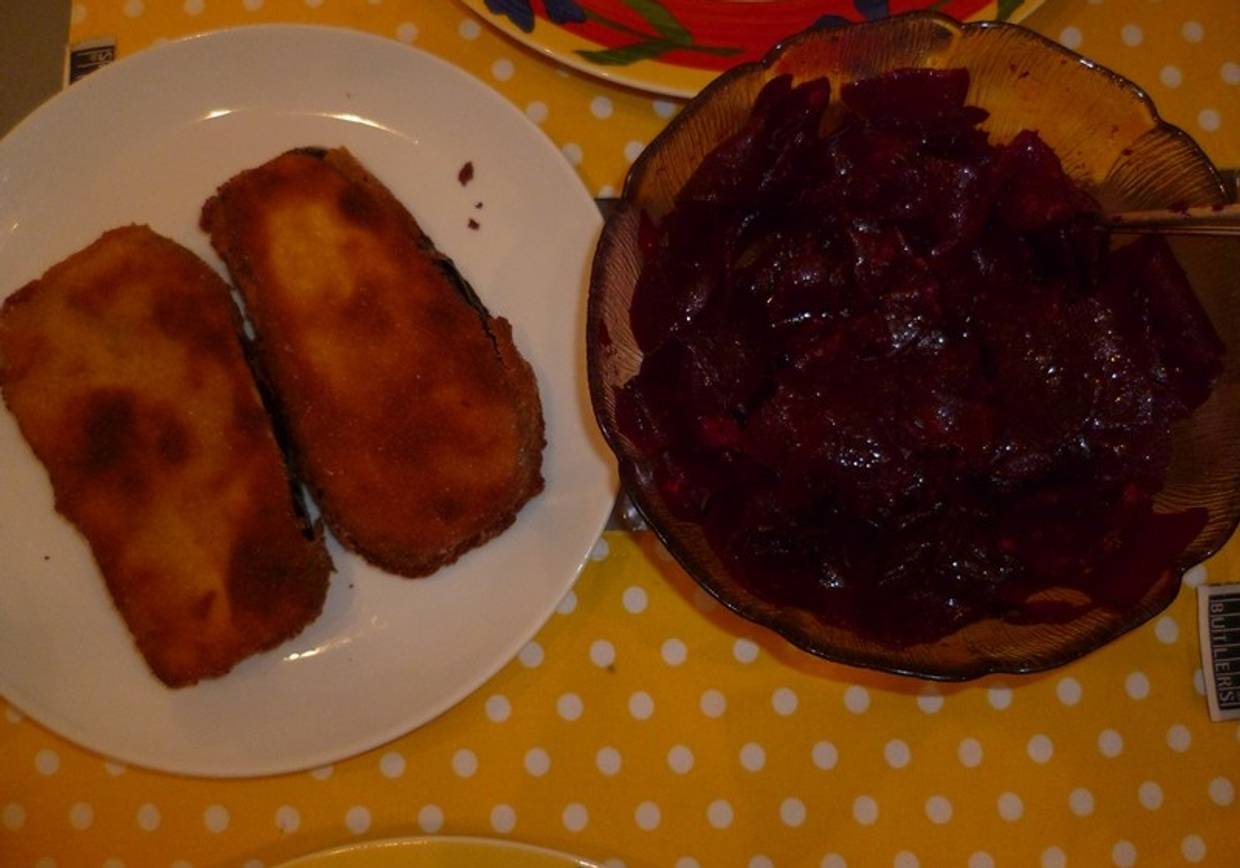 Gebackene Melanzani mit Rote-Rüben-Salat Rezept - ichkoche.at