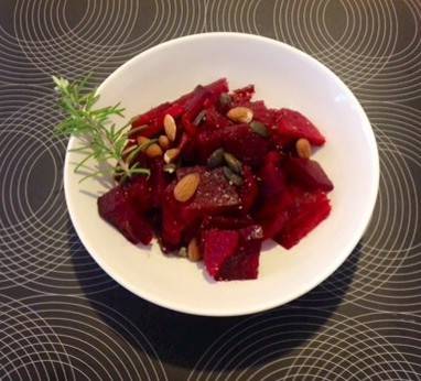 Rote-Rüben-Salat mit Nüssen