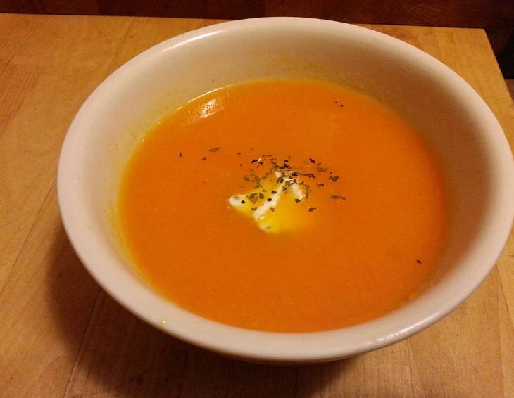 Karotten-Orangensüppchen Karotten-Orangensüppchen