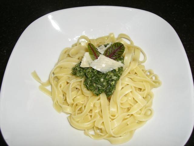 Tagliatelle mit Walnuss-Sauerampferpesto