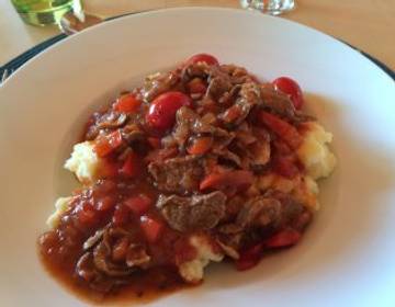 Rinderfiletstreifen mit confierten Tomaten Rinderfiletstreifen mit confierten Tomaten