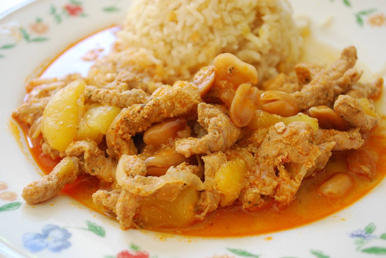 Schweinsgeschnetzeltes mit Apfel und Erdnüssen Rezept - ichkoche.ch