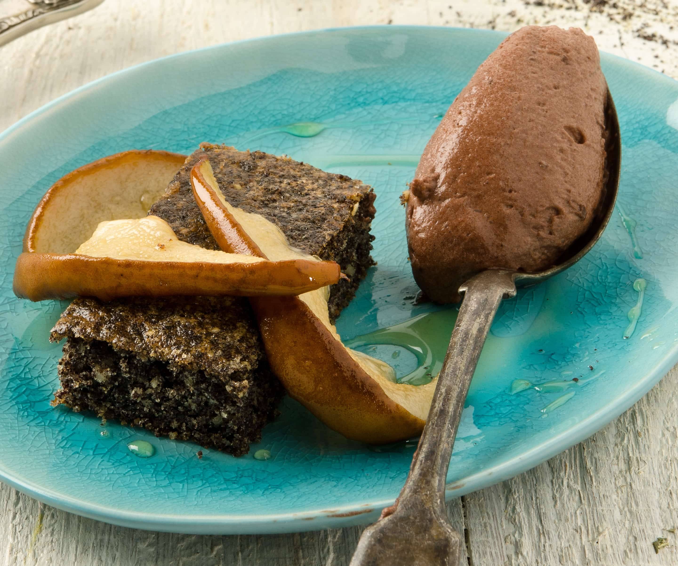 Mohnkuchen mit Birnenkompott und Schoko-Schlagobers Rezept