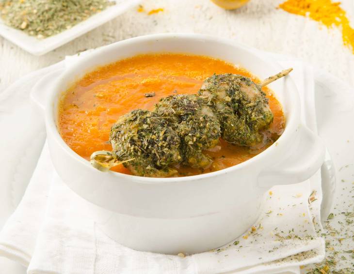 Kürbiscremesuppe mit Kräutergarnelen Kürbiscremesuppe mit Kräutergarnelen