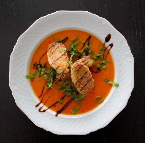 Paprikacremesuppe mit Quinoa-Schafkäse-Nockerl