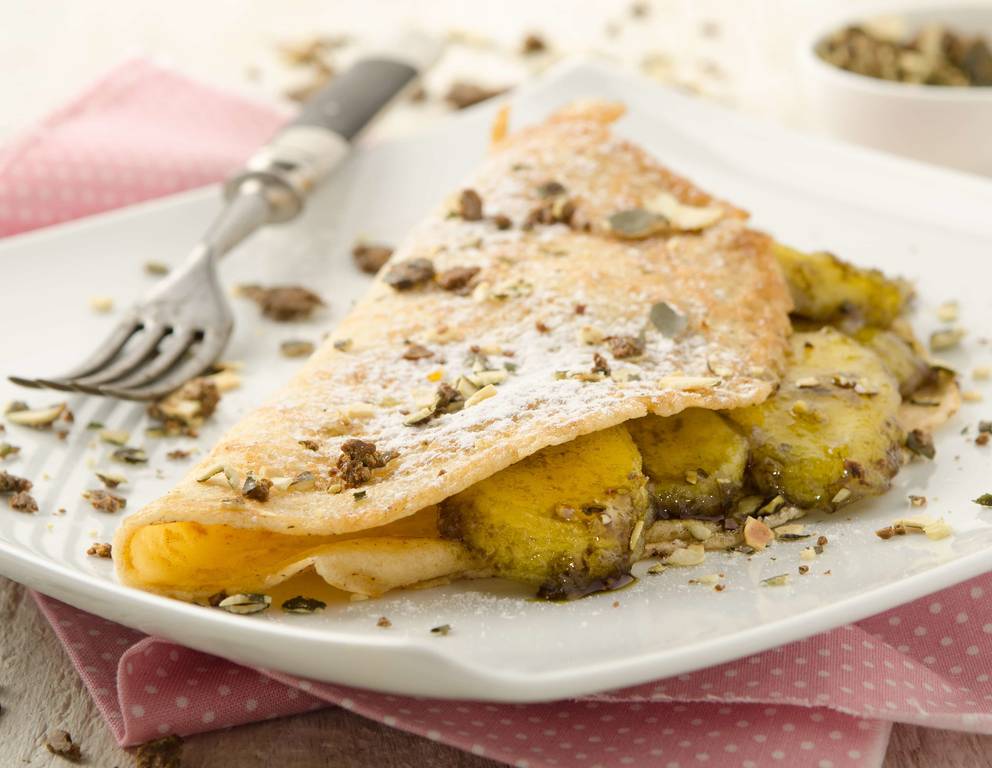 Palatschinken mit Honig-Bananen und Kürbiskernen Palatschinken mit Honig-Bananen und Kürbiskernen