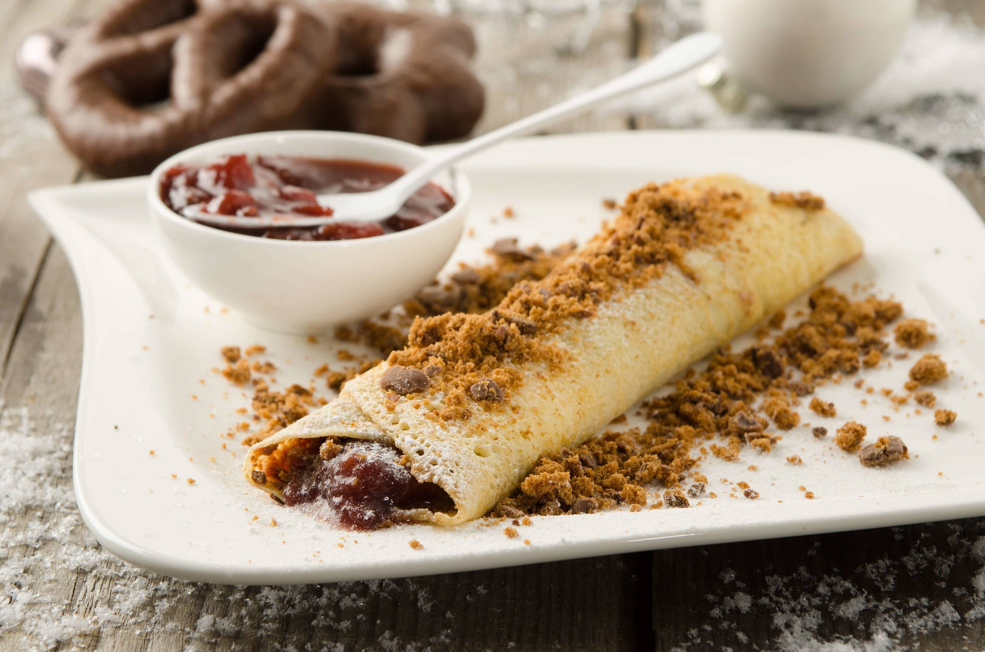 Palatschinken mit Glühwein-Zwetschken und Lebkuchen Rezept